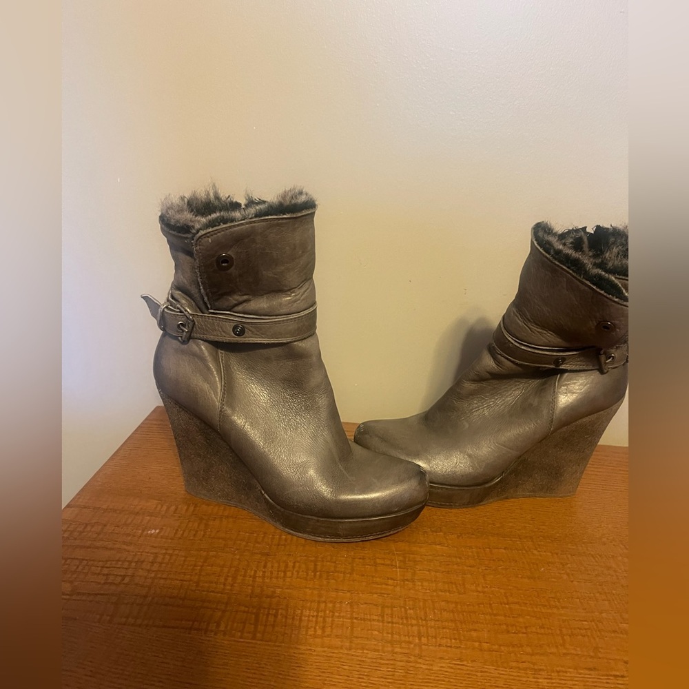 Italian leather with faux fur wedge boots 9